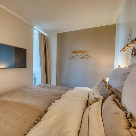 - Haus H, App 0h0907 *